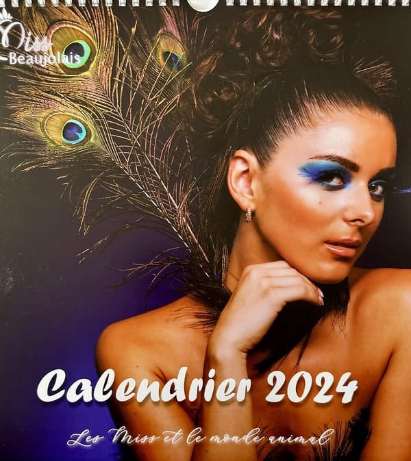 Couverture du calendrier 2024 des Miss Beaujolais